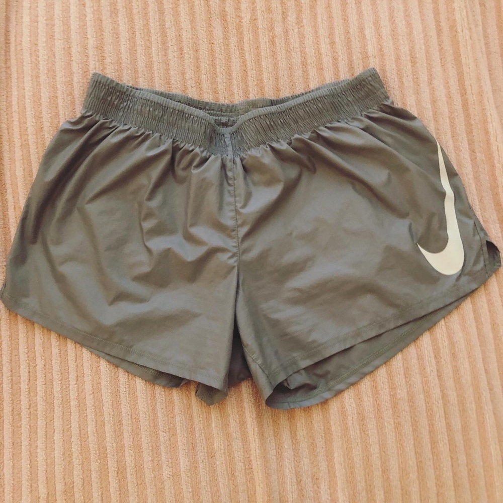❤️SOLD❤️ Nike Gray Size Medium Shorts